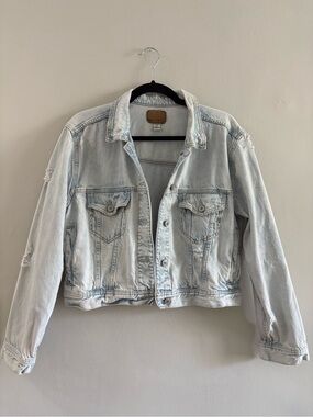 American Eagle Light Wash Distressed Denim Jacket Size XL Cropped Jean Jacket